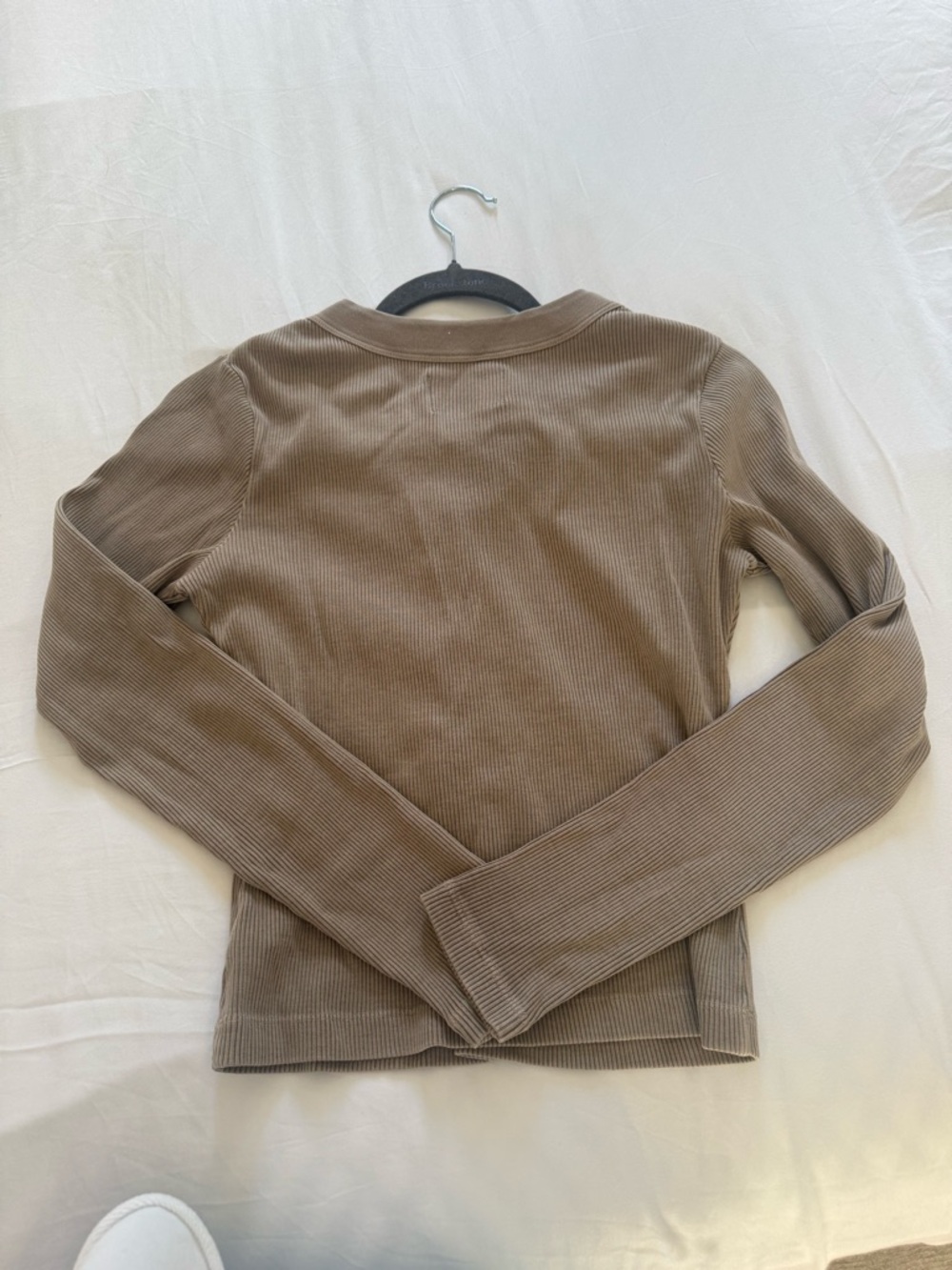 Citizens of Humanity Ribbed Henley Long Sleeve Top in Taupe - Picture 4 of 4